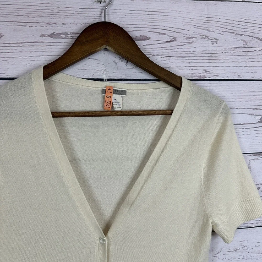 J Crew Sweater Womens Medium Cream Cashmere Button Preppy Pockets‎ Minimalist